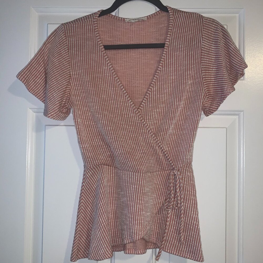 CAUTION TO THE WIND, WRAP FRONT SHORT SLEEVE TOP, SMALL